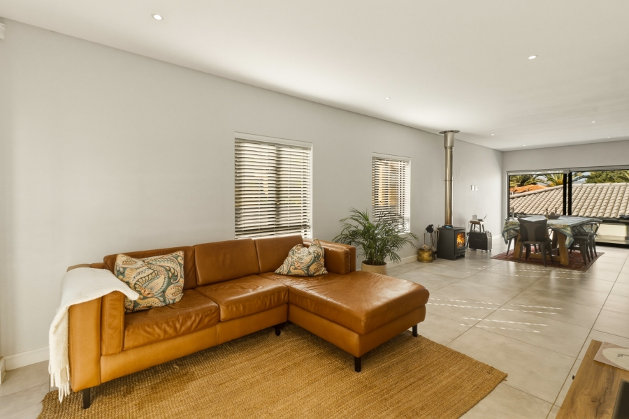 4 Bedroom Property for Sale in Somerset Ridge Western Cape